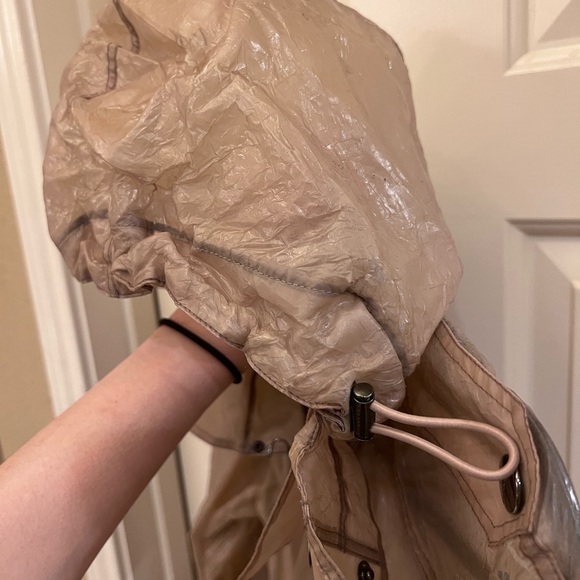 Burberry Raincoat in Taupe - Picture 5 of 7